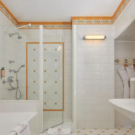 Hotel Majestic - Champs Elysees