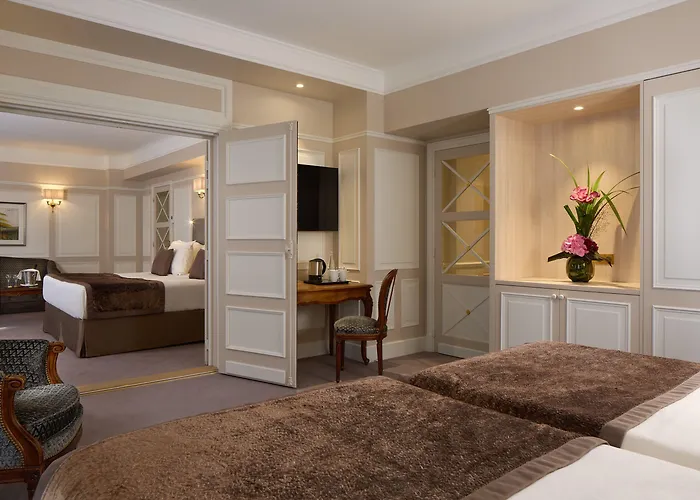 Hotel Majestic - Champs Elysées 5*